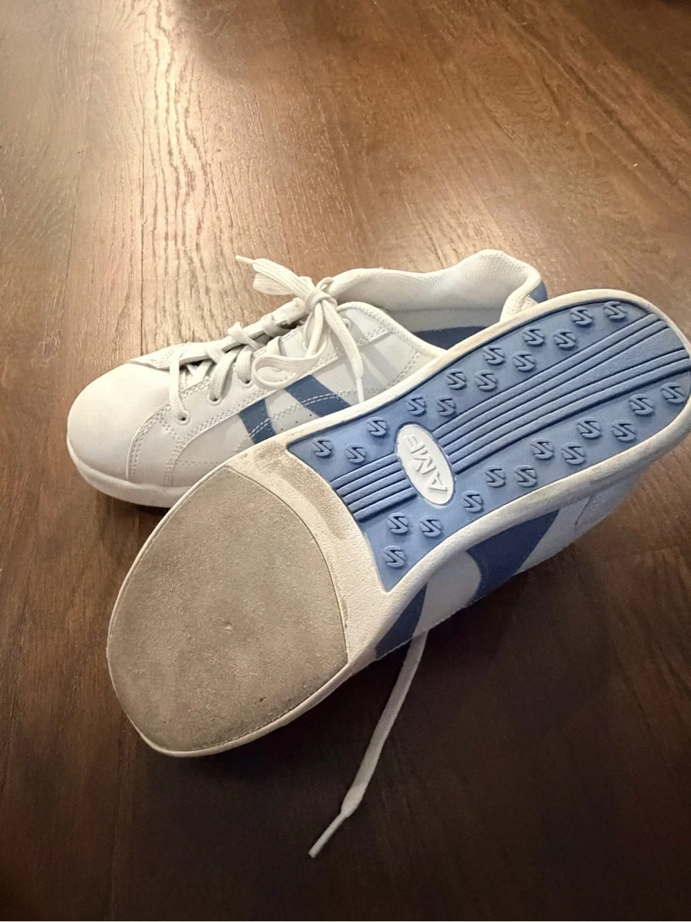 AMF Dunlop Sport Bowling Shoes, White w Blue Stripes— Size 9- Great Soles!